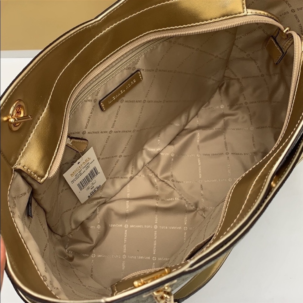 MICHAEL KORS LG  X CHAIN SHOULDER TOTE & Lg Double Zip Wallet PALE GOLD SIGNTR - Picture 10 of 12